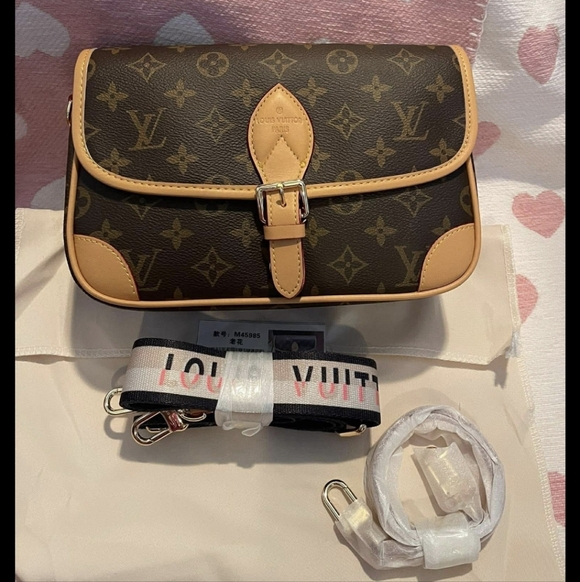 Crossbody Bag - Picture 2 of 4